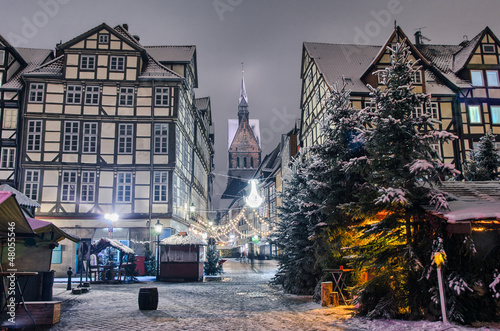 Marktkirche und die Altstadt von Hannover nachts im Winter
