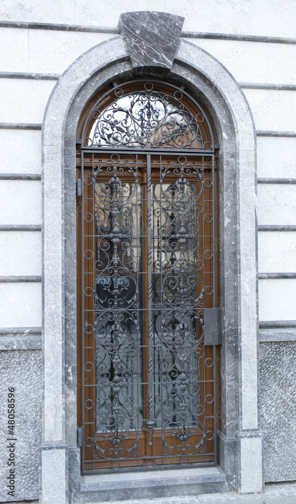 Beautiful entry door protected with iron lattice Beautiful entry door protected with iron lattice