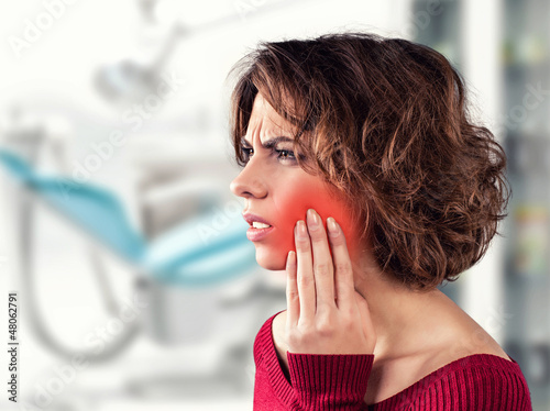 Girl with a painful tooth