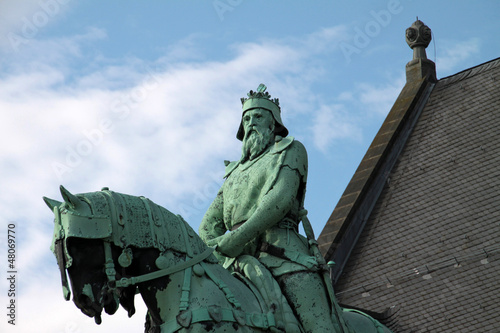 Reiterstatue Barbarossas vor der Kaiserpfalz in Goslar photo