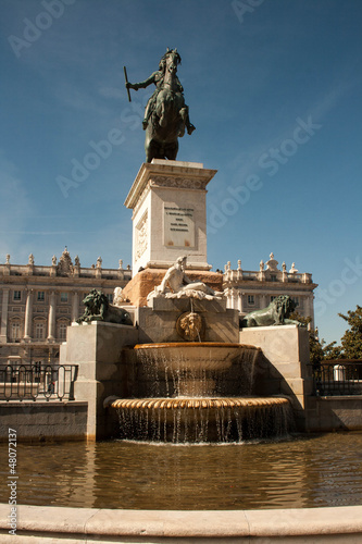 fountain by royal palace