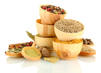 Fototapete Gewürze wooden bowls and spoons with spices isolated on white  © Africa Studio