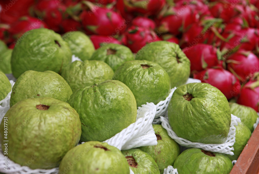 Fototapeta premium market guavas