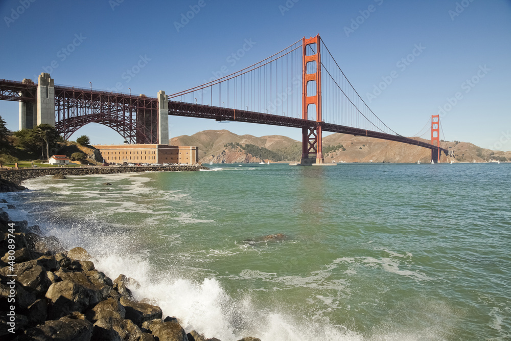 The Golden Gate Bridge w the waves The Golden Gate Bridge w the waves