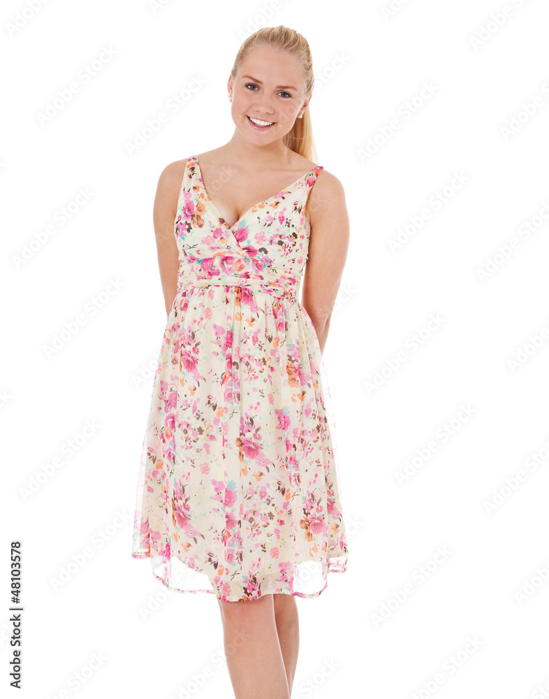 Attraktives Mädchen in leichtem Sommerkleid Attraktives Mädchen in leichtem Sommerkleid