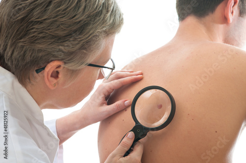 Fotografie Dermatologist examines a mole