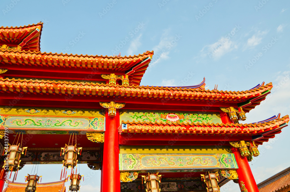 Fototapeta premium colorful chinese temple roof