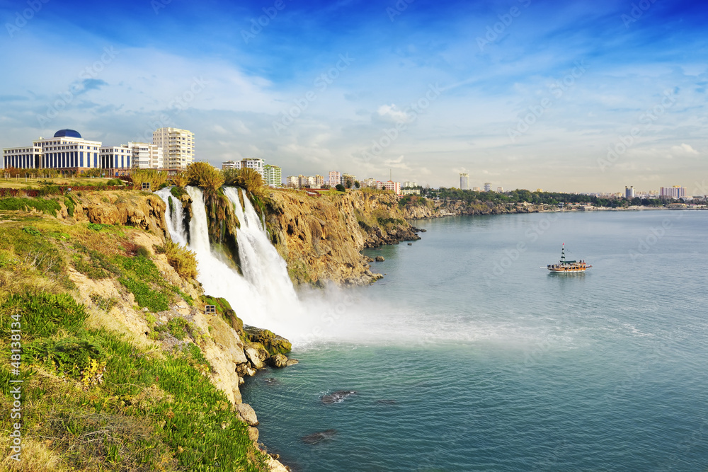 Obraz premium Wodospady Düden w Antalyi
