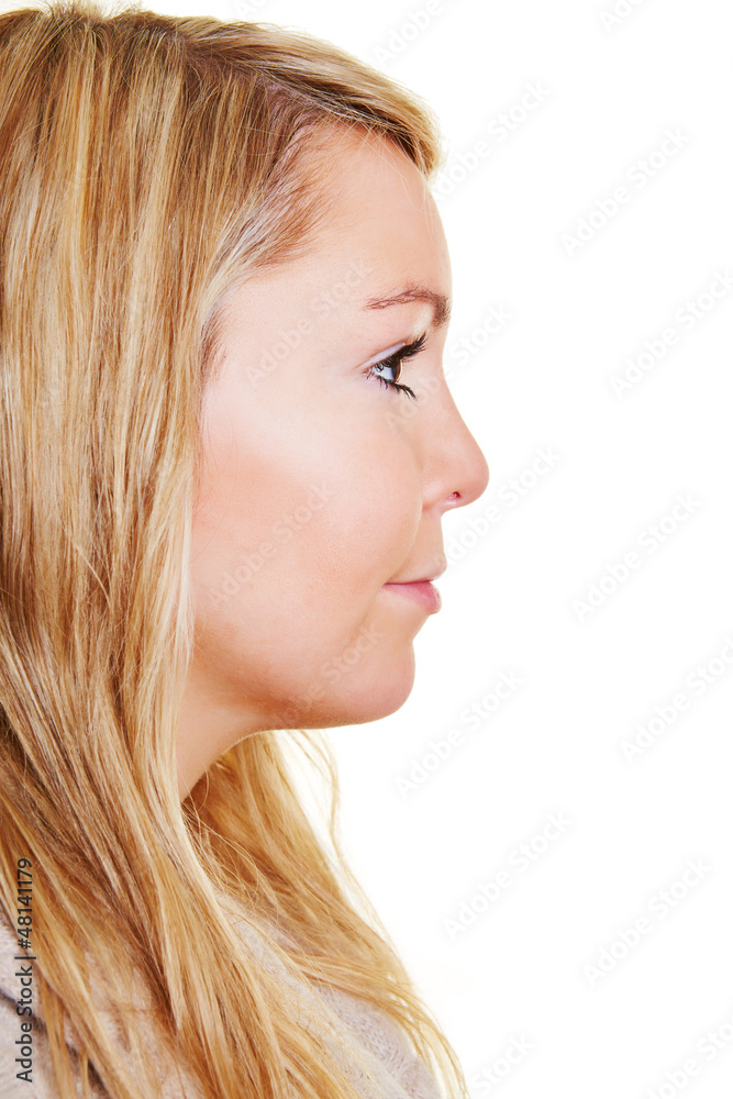 Blonde Frau im Profil