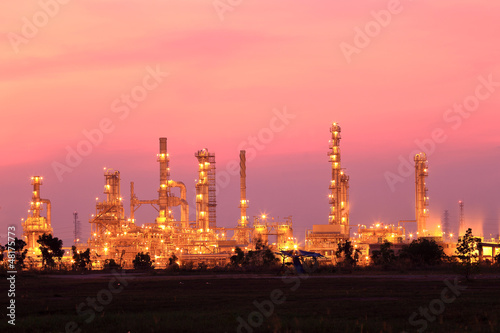Oil refinery at twilight © kamonrat