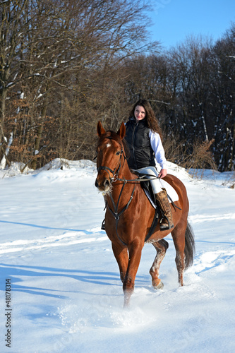 Girl with Horse © kyslynskyy