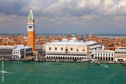 Le Campanile et le Palais des Doges à Venise - Italie