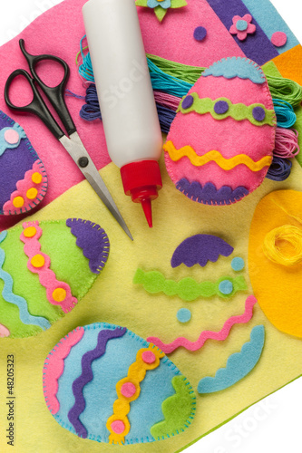 Do it yourself Easter felt decorations