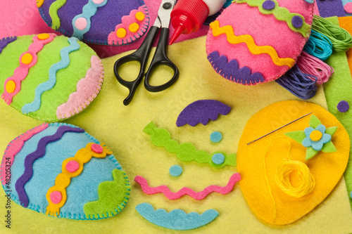 Do it yourself Easter felt decorations