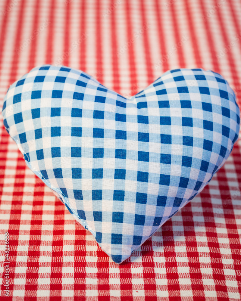 Obraz premium Blue heart on gingham tablecloth