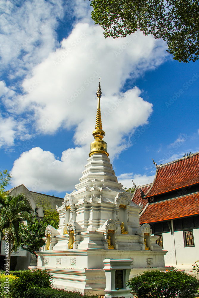 Fototapeta premium white pagoda