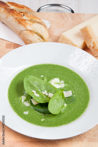 spinach soup with parmesan and crostini