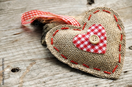 Heart from jute with button on wooden bassis
