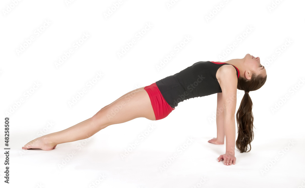 junge Frau zeigt Gymnastikübung