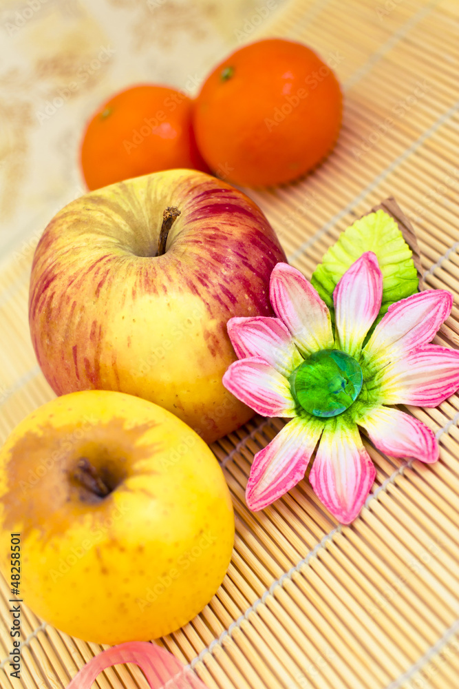 winter fruits: apples and clementines winter fruits: apples and clementines