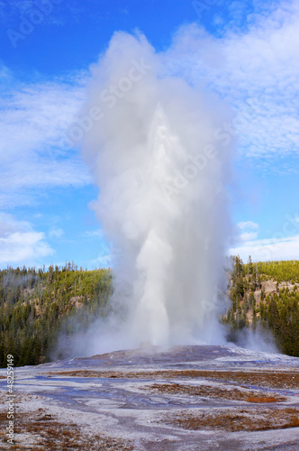 Eruption of Old Faithful geyser at Yellowstone NP