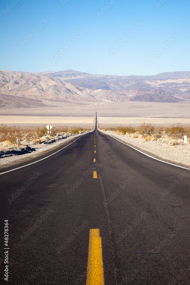 Strada nella Death Valley