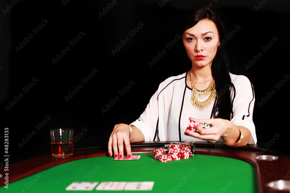 sexy Frau spielt Poker sexy Frau spielt Poker