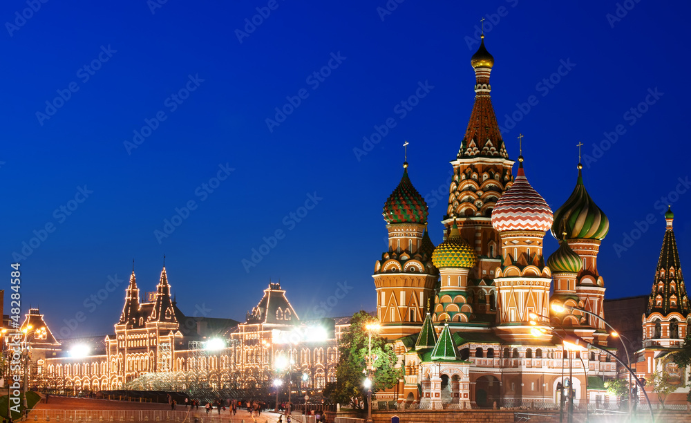 Night view of Red Square and Saint Basil s Cathedral in Moscow - obrazy, fototapety, plakaty 