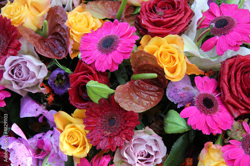 Mixed bouquet in bright colcors