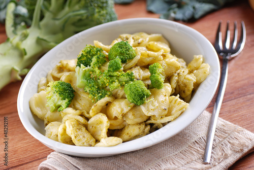 Bild auf Leinwand orecchiette pugliesi con broccoli