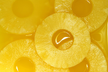 Keuken achterwand Plakjes fruit Verse ananas plakjes tropische sfeer  © Stillfx