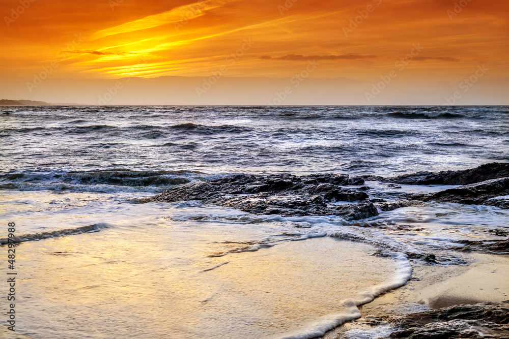 Obraz premium Sunset over the Atlantic Ocean