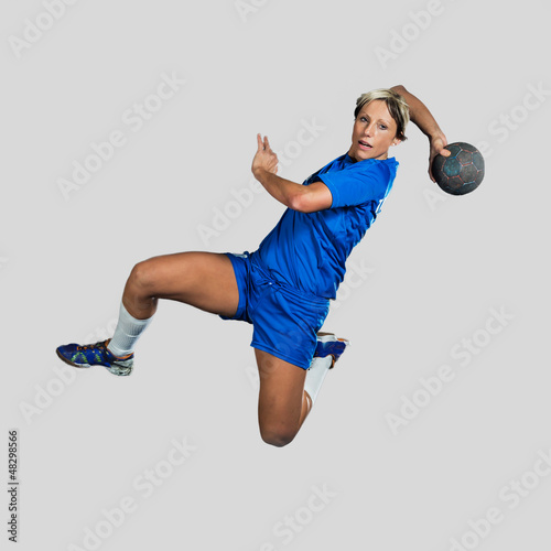 Handballerin beim Torwurf