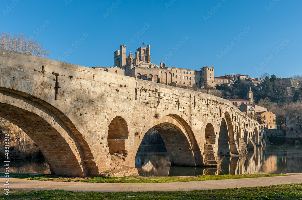 Le Pont vieux sur l'Orb à Béziers, Hérault en Occitanie, France