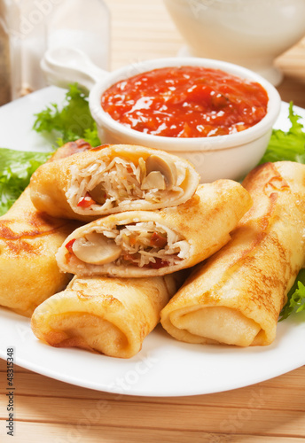 Egg rolls filled with vegetables