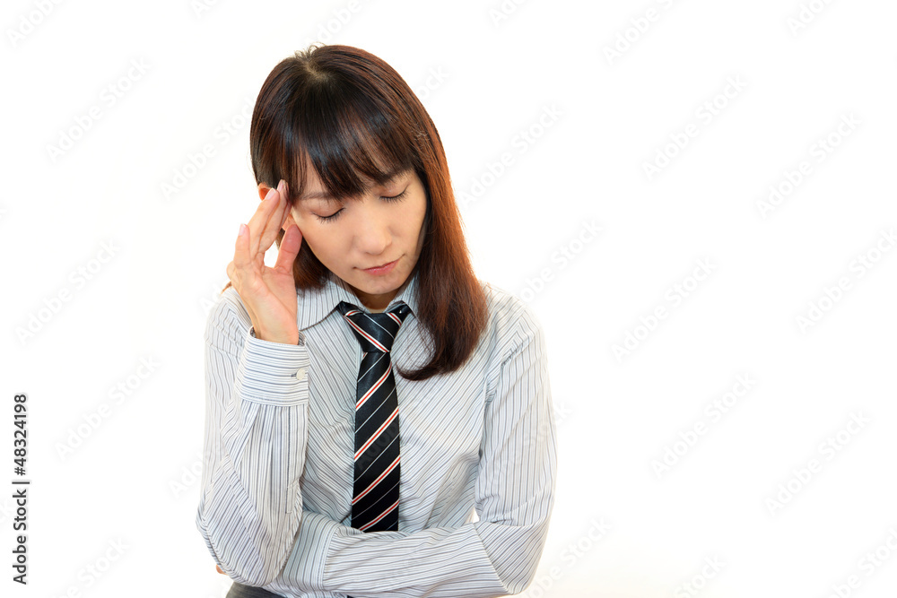 頭痛に苦しむオフィスレディー