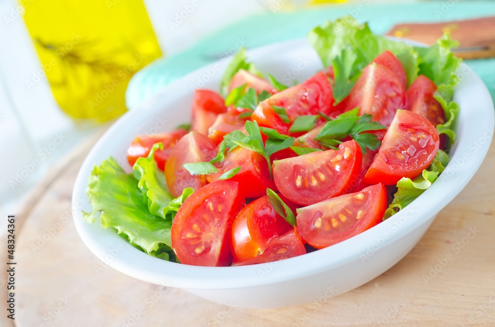 salad with tomato