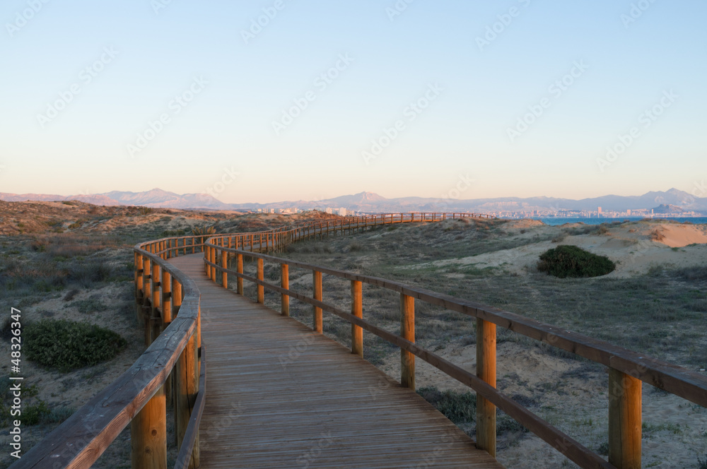 Fototapeta premium Winding footbrigde