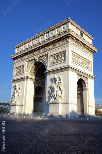 Vertical view of famous Arc de Triomphe