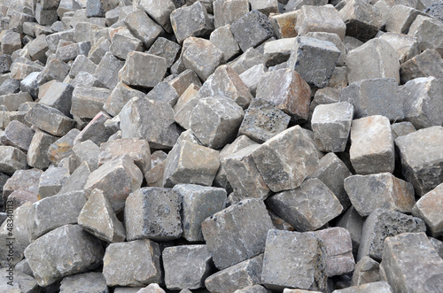 Rankensteinseo - ein Haufen graue Pflastersteine