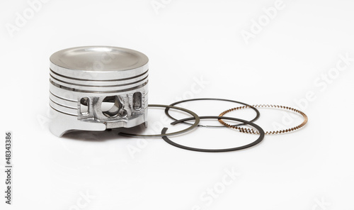 piston and set of ring used as repairing kit in automotive engin
