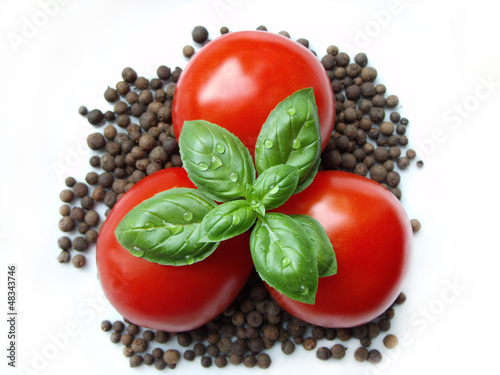 pomidory z bazylią i zielem angielskim