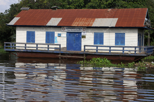Hopital de Kampong Phluk, village flottant