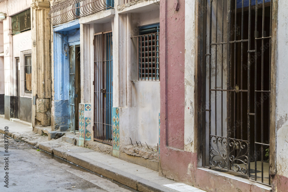 Fototapeta premium Häuserfassade in Havanna, Kuba