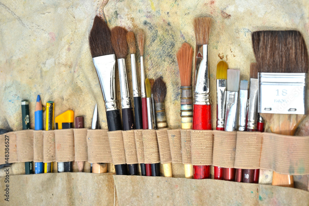 Naklejka premium Utiles de pintura