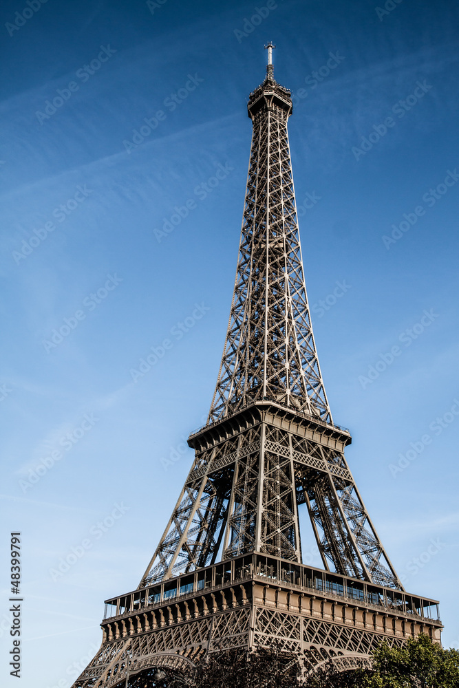 The Eiffel tower,most recognizable landmarks in the world The Eiffel tower,most recognizable landmarks in the world