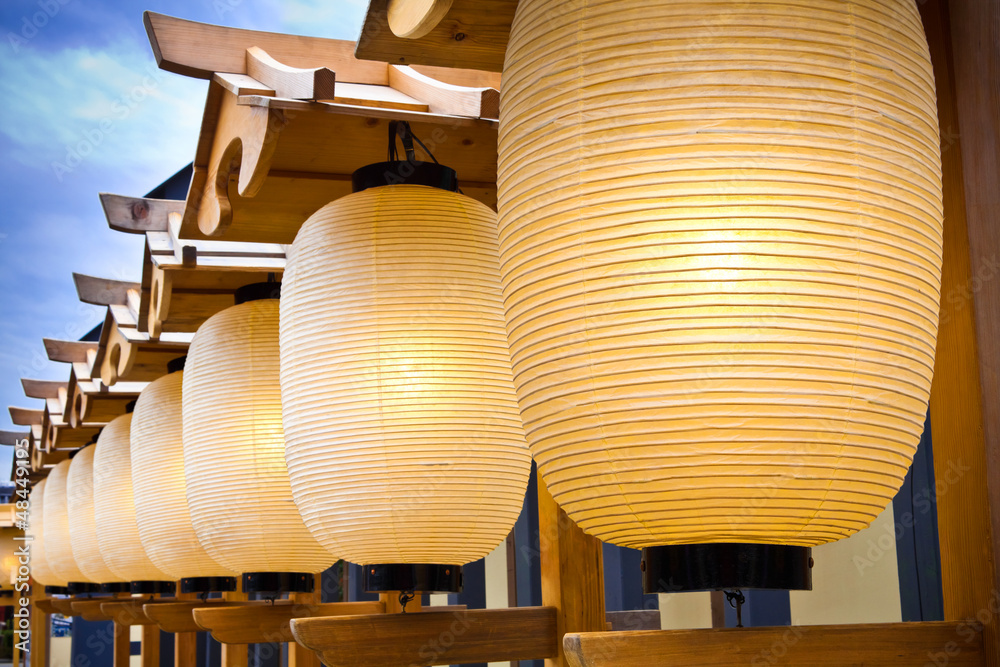 Naklejka premium Row of Japanese lanterns