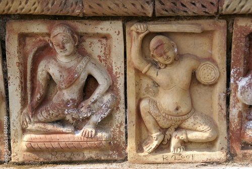 バハルプールのレリーフ　演奏をする人々