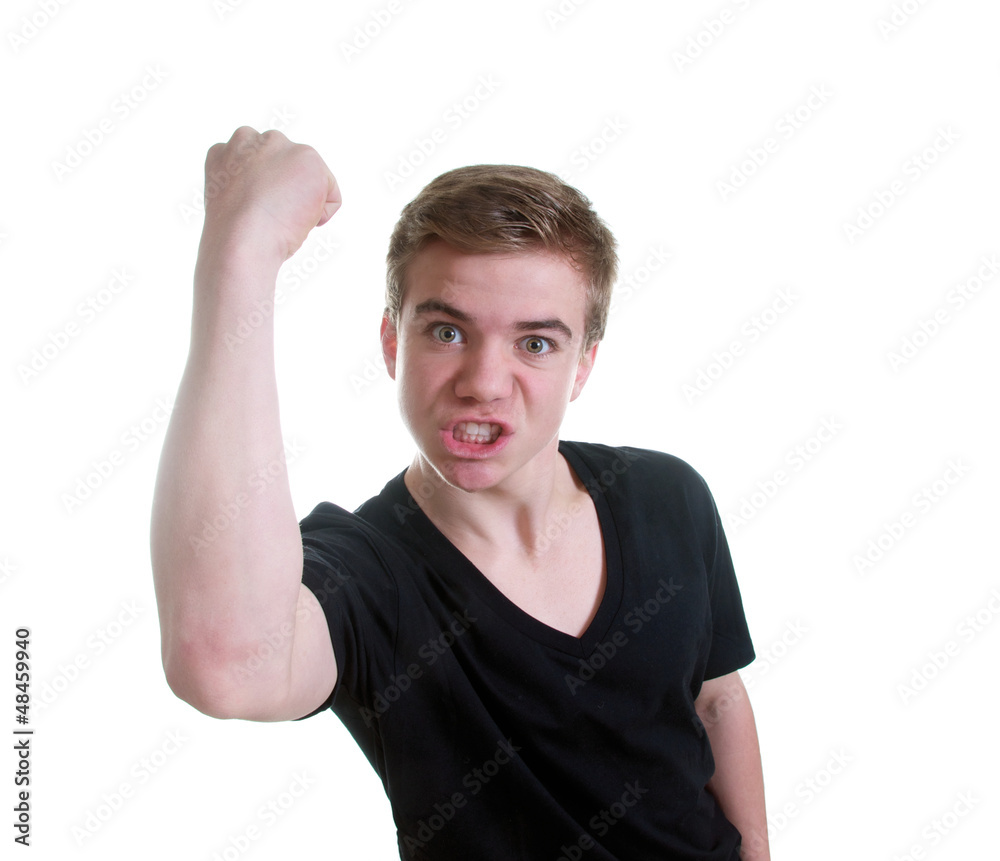 Selbstbewusster Teenager zeigt Faust Selbstbewusster Teenager zeigt Faust