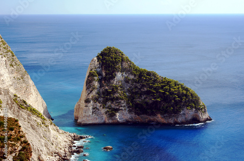 skała na klifowym wybrzeżu na greckiej wyspie Zakynthos